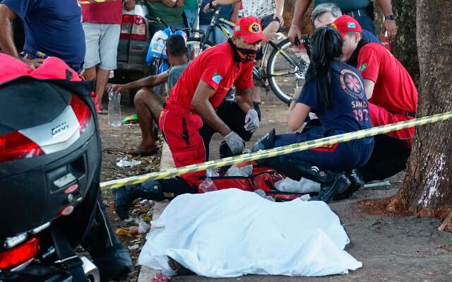 B&ecirc;bado, idoso leva soco e morre ap&oacute;s bater a cabe&ccedil;a em cal&ccedil;ada