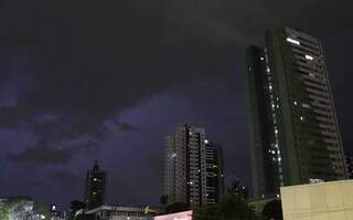 Céu nublado nos altos da Rua Ceará. (Foto: Osmar Daniel)