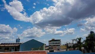 Nuvens na região do Bairro Jardim dos Estados em Campo Grande (Foto: Alex Machado)