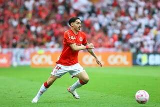 Meia Mauricio atuando com a camisa do Internacional (Foto: Ricardo Duarte/SCI)