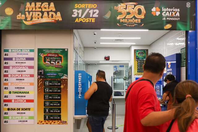 Apostadores aproveitam at&eacute; &quot;&uacute;ltimos minutos&quot; para jogar na Mega da Virada