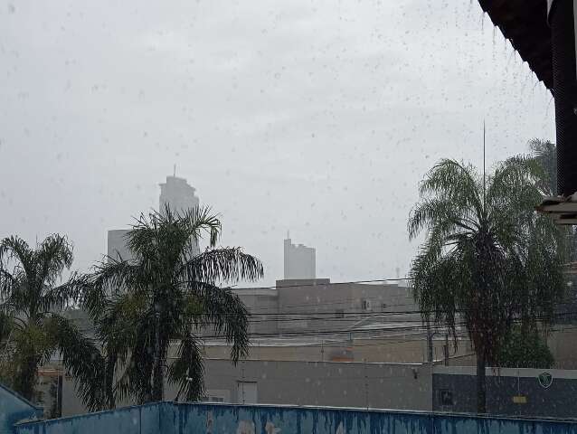 Primeiro dia do ano tem de pancadas de chuva em diversas regi&otilde;es da Capital