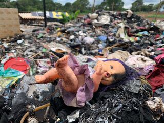 Em meio às cinzas, histórias resistem como legado do Mandela