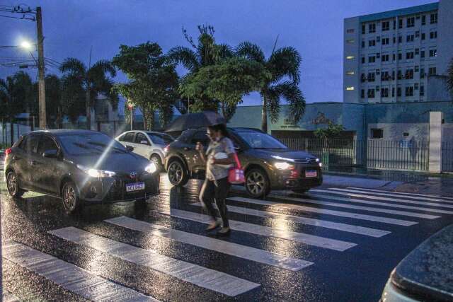 Capital volta a registrar pancadas de chuva isoladas durante a noite