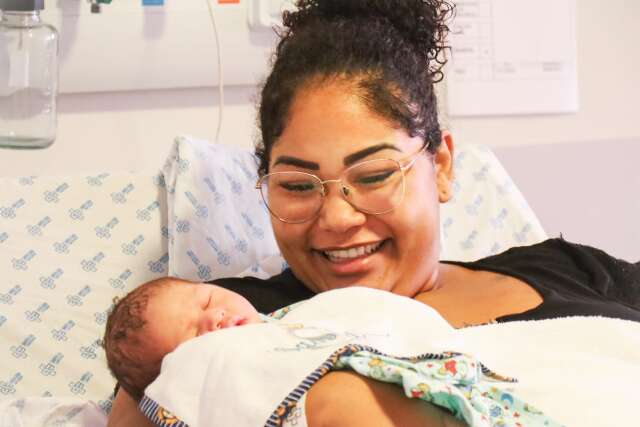 Primeiro bebê do ano é menino e chegou aos 26 minutos de 2024 