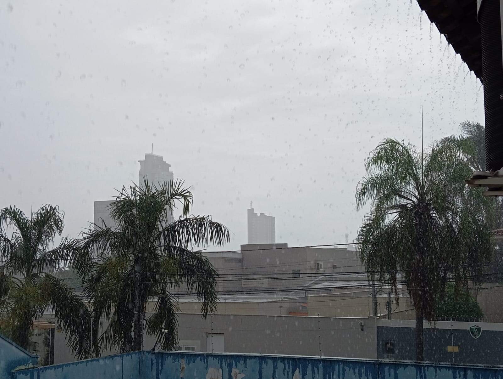 Primeiro dia do ano tem de pancadas de chuva em diversas regiões da Capital