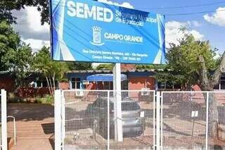 Fachada da Secretaria Municipal de Educação em Campo Grande que abriu concurso para professores (Foto: arquivo / Campo Grande News) 