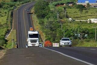 Caminhão trafegando em rodovia de Mato Grosso do Sul. (Foto: Assessoria do Governo de MS)