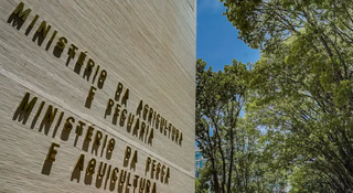 Fachada do Ministério da Agricultura e Pecuária e da Pesca e Aquicultura (Foto: Rafa Neddermeyer / Agência Brasil)