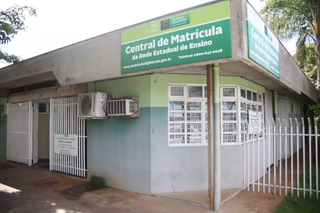 Central de Matrícula fica localizada na Rua Joaquim Murtinho, em Campo Grande. (Foto: Paulo Francis)