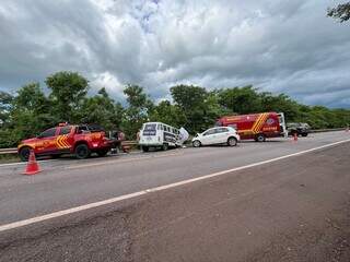 Colis&atilde;o entre ve&iacute;culos deixa cinco feridos e um morto na BR-262