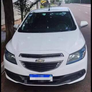 Veículo Chevrolet Onix foi recuperado por policias do Garras (Foto: Divulgação/PCMS)