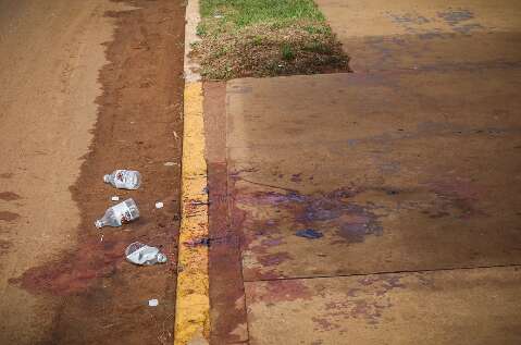 Jovem é morto a tiros em frente a supermercado