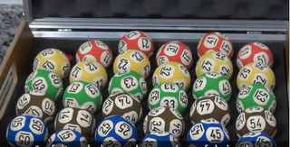 Maleta com bolas numeradas utilizadas em concursos da Loterias Caixa. (Foto: Reprodução/Caixa)