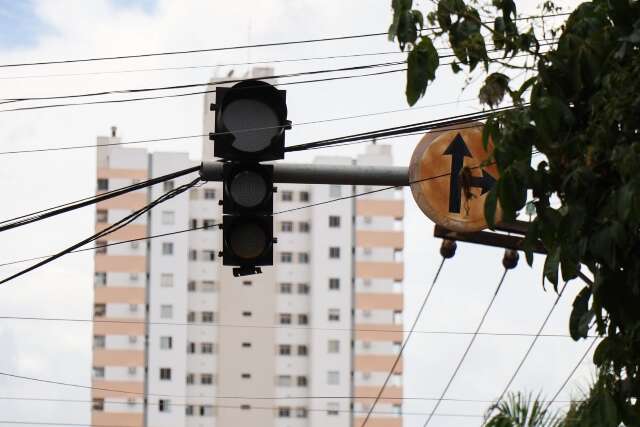 Sistema ultrapassado n&atilde;o monitora panes e sem&aacute;foros ficam dias parados