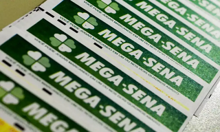 Volantes da Mega-Sena, em agência lotérica. (Foto: Marcello Casal Jr./Agência Brasil)