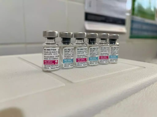 Doses do imunizante contra a dengue estão disponíveis em postos de saúde de Dourados a partir de hoje. (Foto: Rogério Vidmantas/Prefeitura de Dourados)