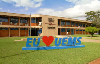 Prédio da UEMS na cidade de Dourados. (Foto: Divulgação)