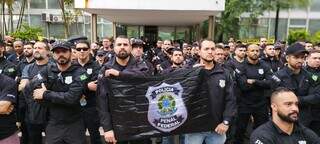 Policiais penitenciários de Brasília, em manifestação em frente ao MGI (Foto: Renata Esteves)