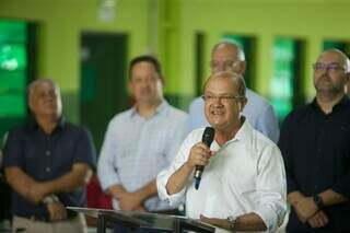 Governador em exercício, José Carlos Barbosa, o Barbosinha (PP) discursando em entrega de unidade reformada (Foto: João Garrigó)