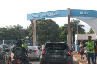Entrada da Cidade Universitária, no campus da UFMS em Campo Grande (Foto: Arquivo/Marcos Maluf)