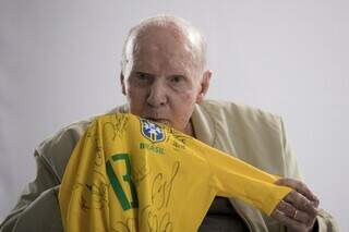 Zagallo com sua histórica camisa número 13 da Seleção Brasileira (Foto: Lucas Figueiredo/CBF)