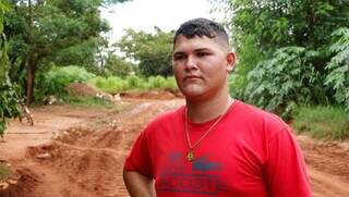 Thiago Maciel Vilhalba, morador da rua Urupês (Foto: Alex Machado)