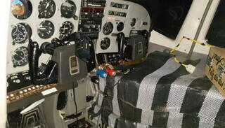 Fardos da droga no interior da aeronave (Foto: Ascom 3º BPM-TO)