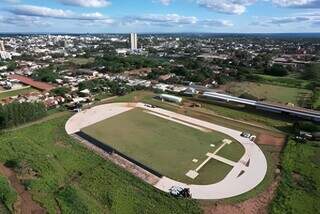 Pista de atletismo fica em área da esplanada ferroviária de Ponta Porã. (Foto: Divulgação/Prefeitura de Ponta Porã)