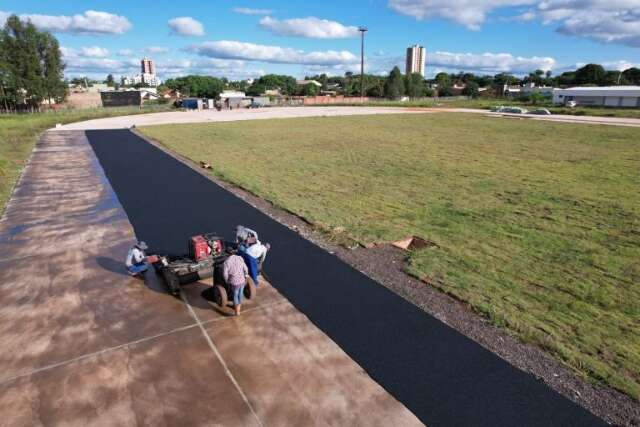 Lan&ccedil;ada em 2021, pista de atletismo que custa milh&otilde;es segue sem data de entrega