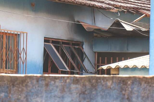 Cozinha de escola pega fogo e guarda &eacute; socorrido com queimaduras graves