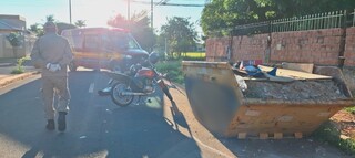 Bombeiros atenderam motociclista ferido no acidente (Foto: Direto das Ruas/Vinícius Santana)