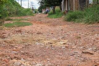 Rua Mário Quintana aparecia como cascalhada até 2023 (Foto: Henrique Kawaminami)