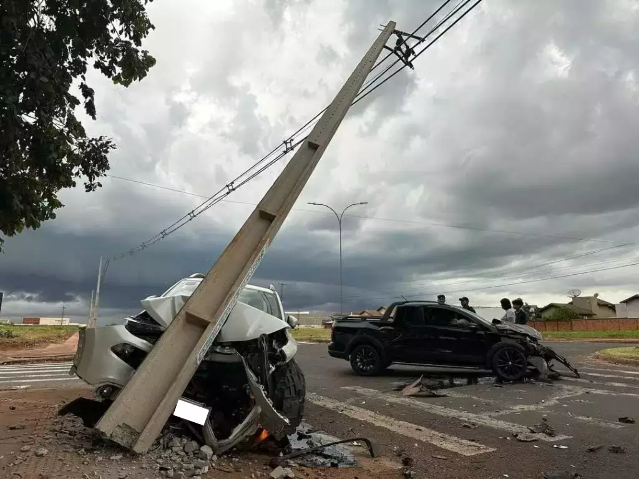 Em um ano, motoristas destru&iacute;ram 103 postes em acidentes