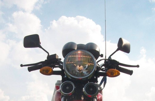 Equipamento chamado antena corta pipas pode salvar a vida do motociclista (Foto: divulgação / Detran)