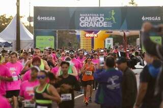 Largada da primeira edição da Maratona de Campo Grande em 2023 (Foto: Henrique Kawaminami)