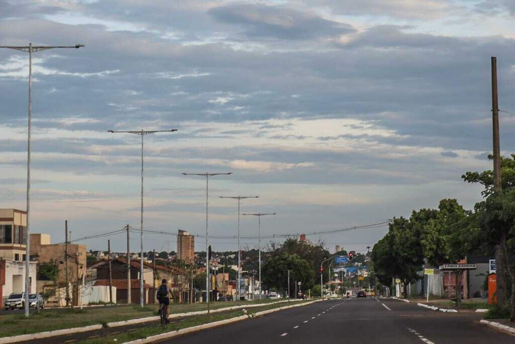 Dia deve repetir calorão e mais pancadas de chuva em MS Meio