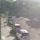 Carro capota na Rua 7 de Setembro e 3 pessoas ficam feridas