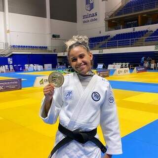 Aléxia Nascimento com medalha na última competição de 2023, Troféu Brasil Judô (Foto: @clickcertoawnsports)