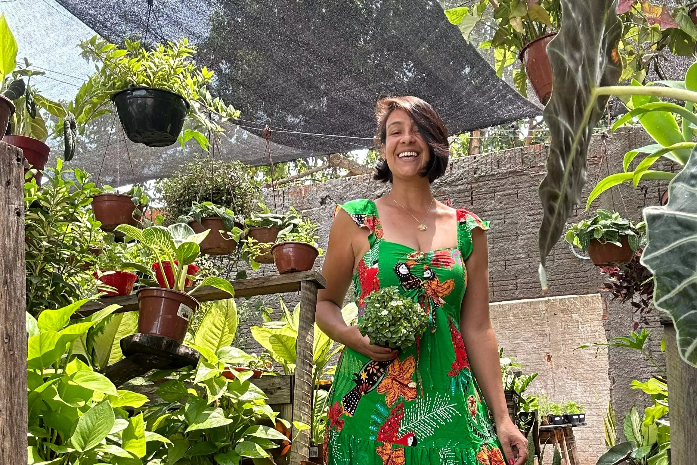 Plantas foram aliadas na depressão e hoje Lyara ensina a cuidar delas