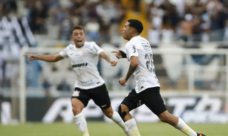 Jogadores comemoram gol do Corinthians diante do Guarani. (Foto: Rodrigo Gazzanel/Corinthians)