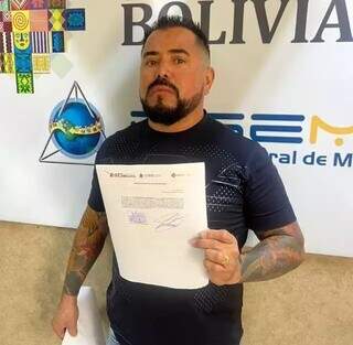 Elvis Riola quando foi preso na Bolívia (Foto: Reprodução | Facebook)