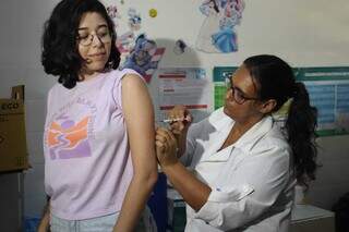 Vacina é aplicada em massa pela 1ª vez em Dourados, cidade-piloto no País (Foto: Rogério Vidmantas/Prefeitura)