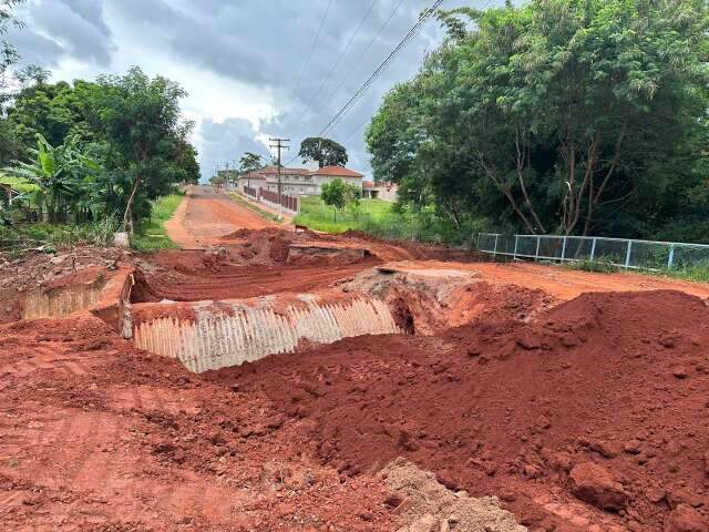 Chuvarada atrasa conclus&atilde;o de cratera aberta h&aacute; um m&ecirc;s