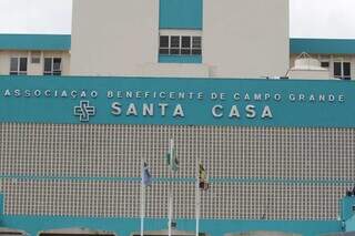 Fachada da Santa Casa, onde vítima foi levada (Foto: Marcos Maluf)