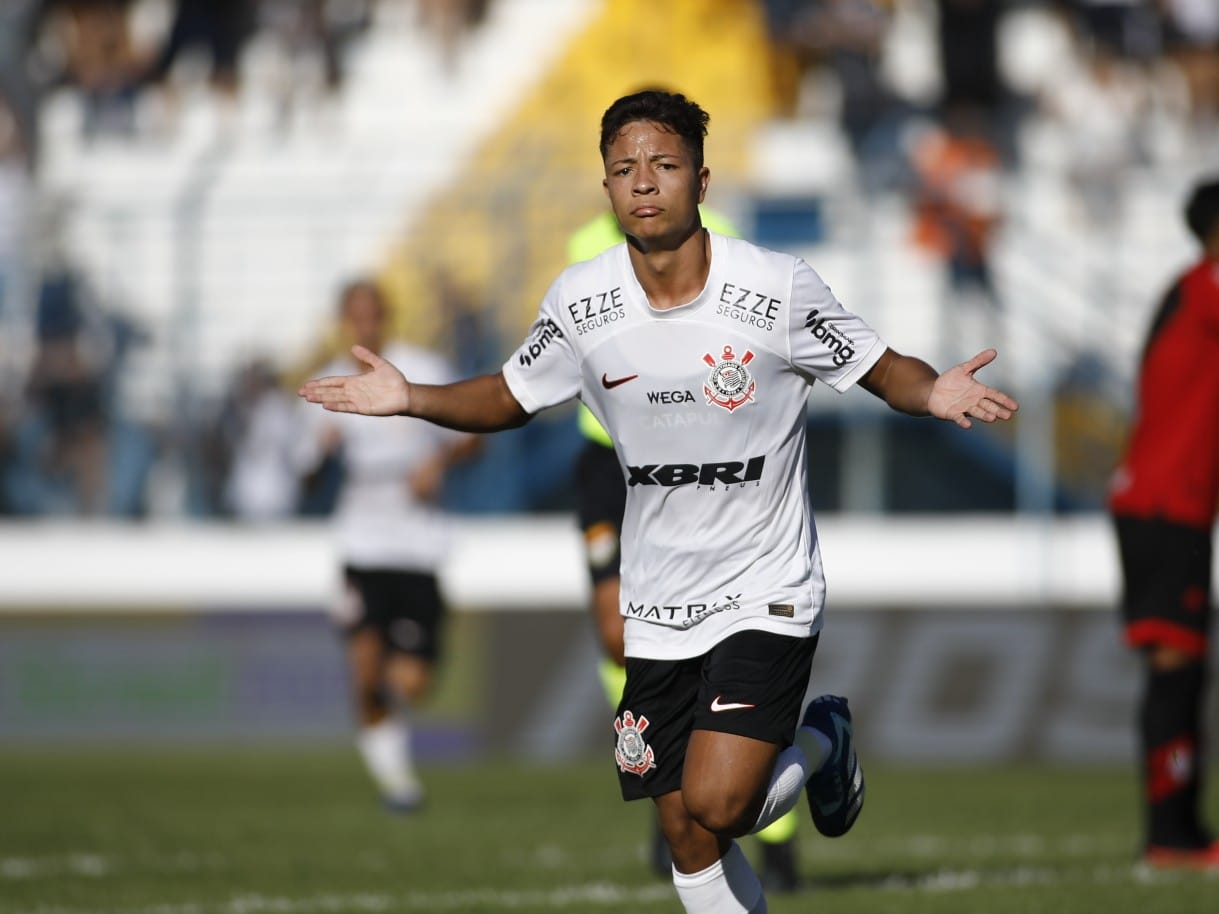 Corinthians goleia Atlético-GO e vai às oitavas da Copinha 2024