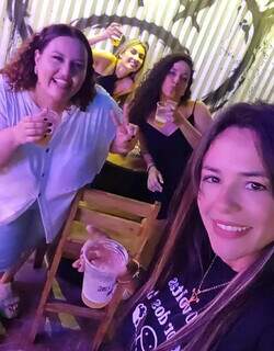 Amigas se uniram para comemorar os 40 anos de Fran em 40 bares 