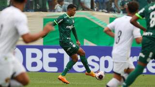 Jogador do Palmeiras domina a bola na partida contra o Sport (Foto: Fabio Menotti/Palmeiras/by Canon)