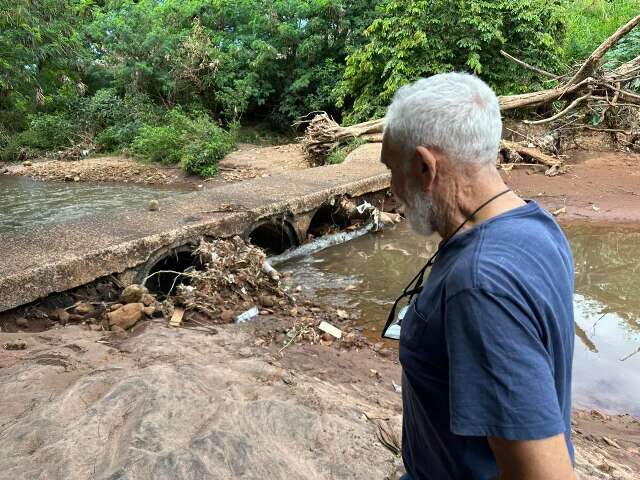 Falta manuten&ccedil;&atilde;o e barragem, diz engenheiro que h&aacute; 12 anos v&ecirc; avenida inundar