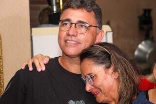 Genivaldo (pai) e Jurcenei (mãe) de Guilherme Madruga emocionados após a conquista (Foto: Juliano Almeida)